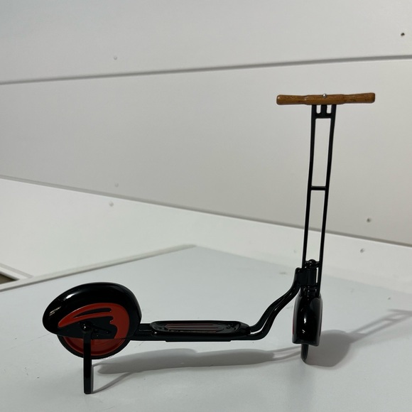 Hallmark 1939 Garton Batwing Scooter replica - Picture 4 of 6